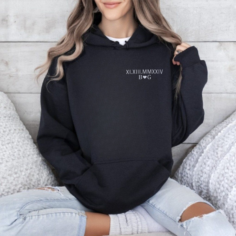 Sweat-shirt personnalisé brodé avec chiffres romains et initiales