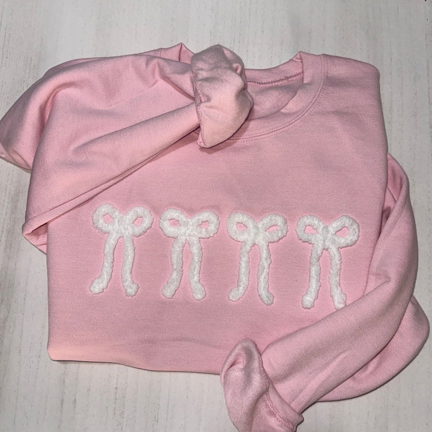 Sweat-shirt brodé en fil chenille personnalisé