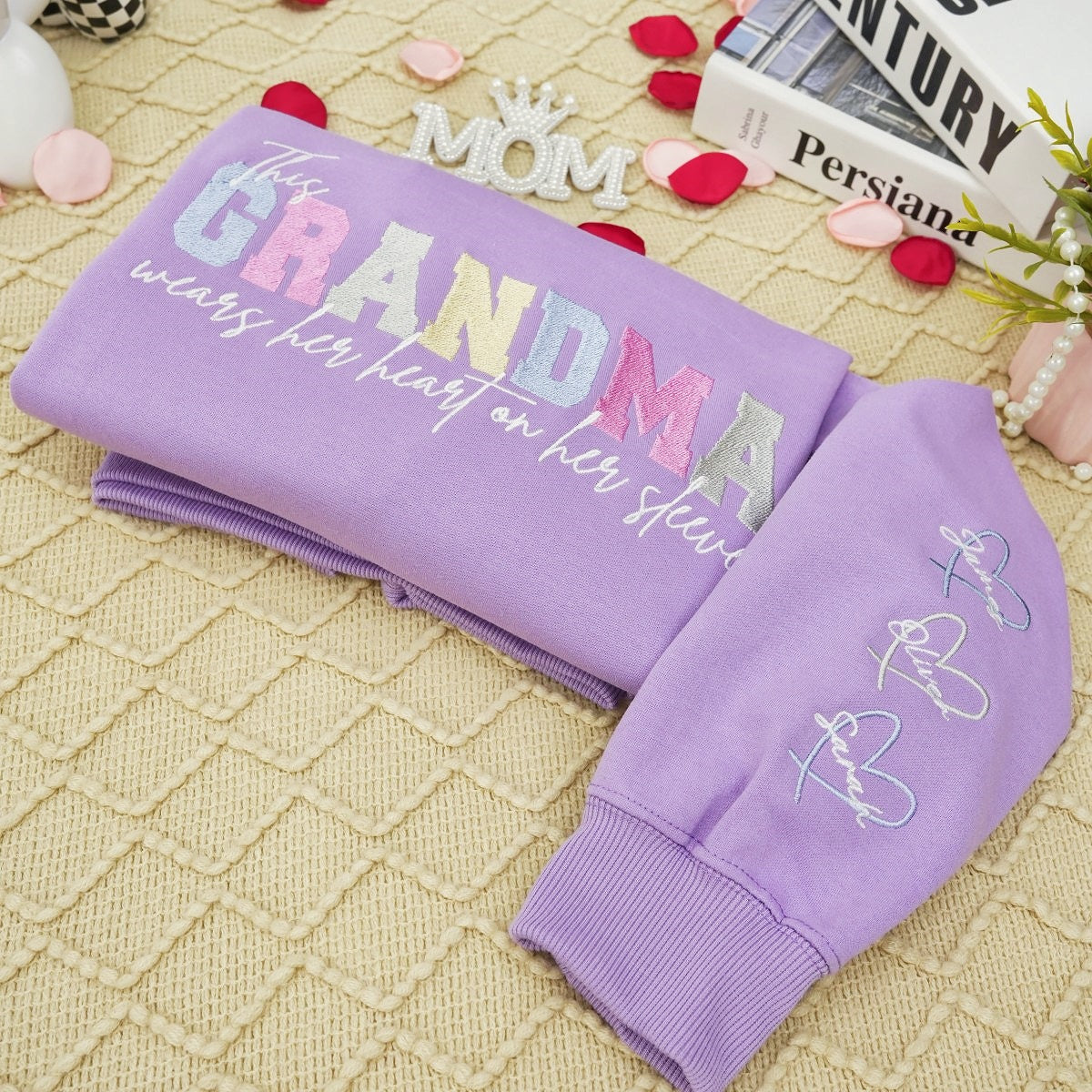 Sweat-shirt brodé personnalisé avec un cœur sur la manche : un cadeau attentionné pour maman et grand-mère