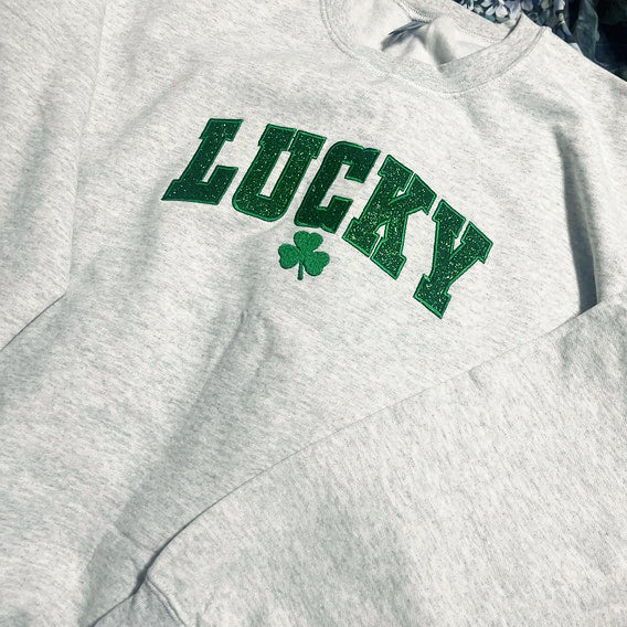 Sweat-shirt porte-bonheur pailleté pour la Saint-Patrick - Nœud appliqué sur le côté