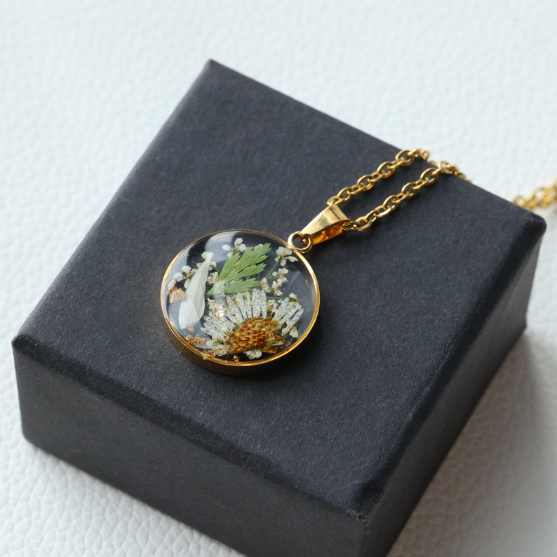 Custom Birth Month Flower Necklace, Birth Flower Necklace, Handmade Pressed Floral Necklace, Bridesmaid Gift, Birthday Gift, Gift for Her