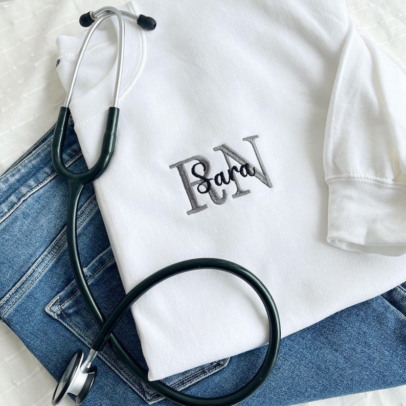Sweat-shirt RN brodé personnalisé avec nom personnalisé