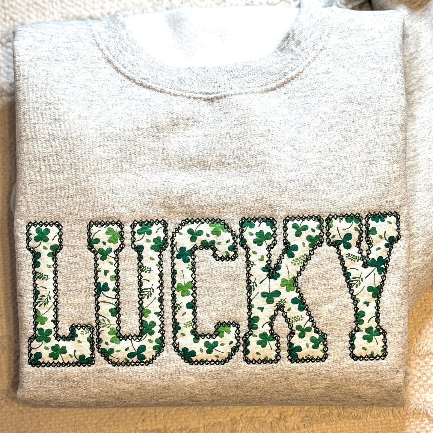 Sweat-shirt brodé trèfle porte-bonheur de la Saint-Patrick