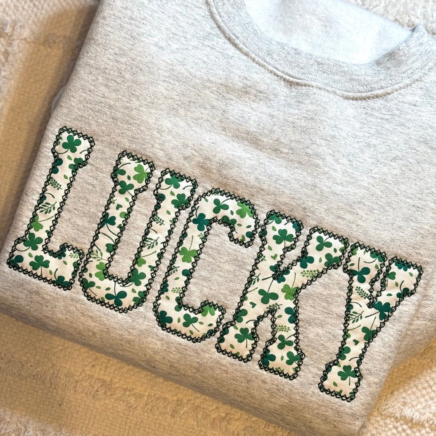 Sweat-shirt brodé trèfle porte-bonheur de la Saint-Patrick