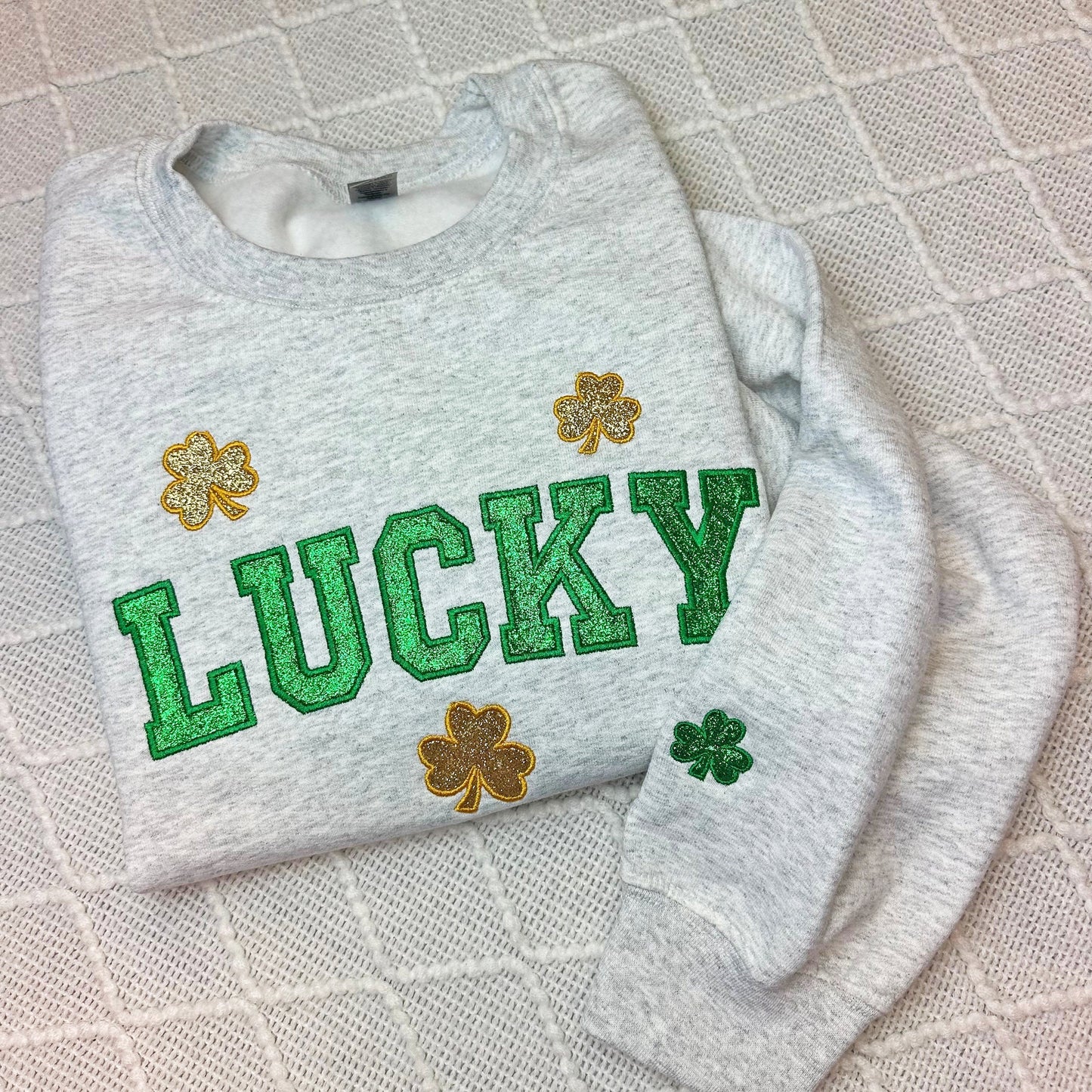 Sweat-shirt brodé à paillettes porte-bonheur de la Saint-Patrick