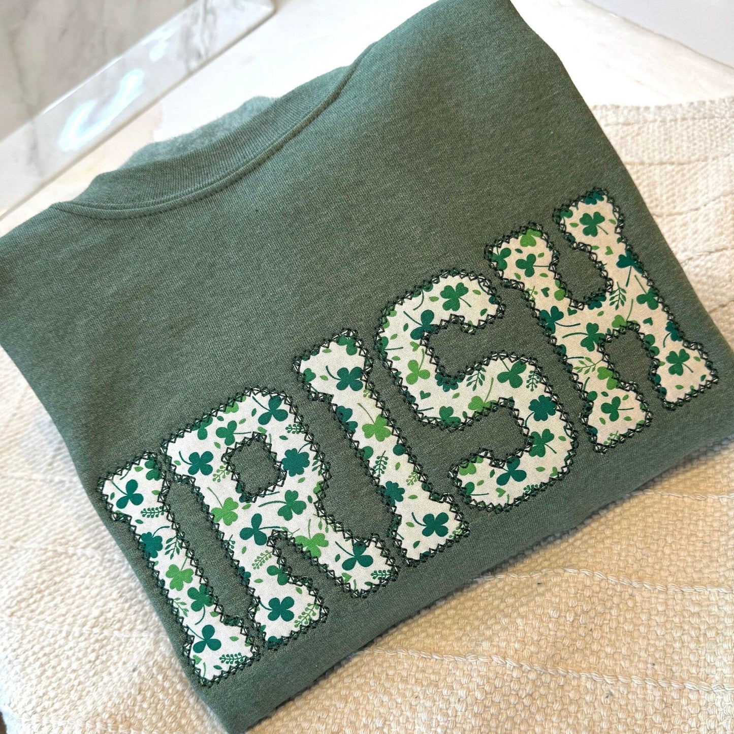 Sweat-shirt brodé trèfle porte-bonheur de la Saint-Patrick