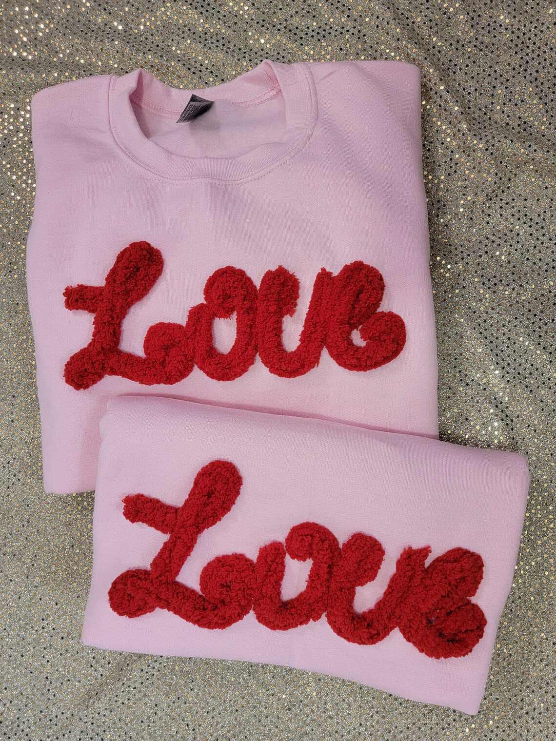 Sweat-shirt brodé en fil chenille personnalisé