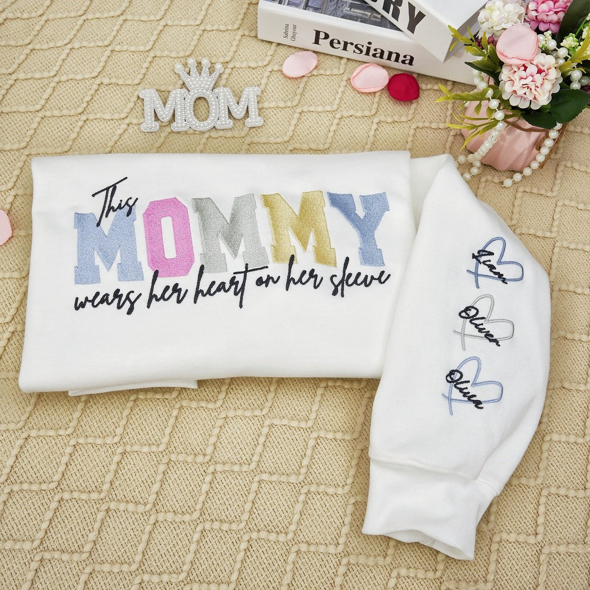 Sweat-shirt brodé personnalisé avec un cœur sur la manche : un cadeau attentionné pour maman et grand-mère