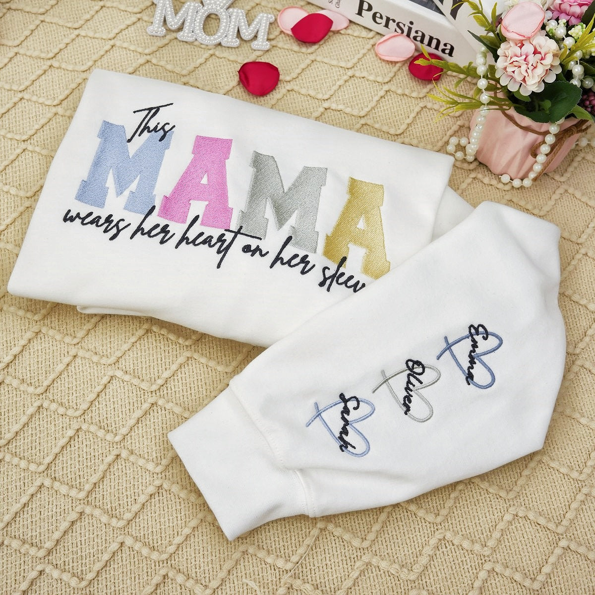 Sweat-shirt brodé personnalisé avec un cœur sur la manche : un cadeau attentionné pour maman et grand-mère