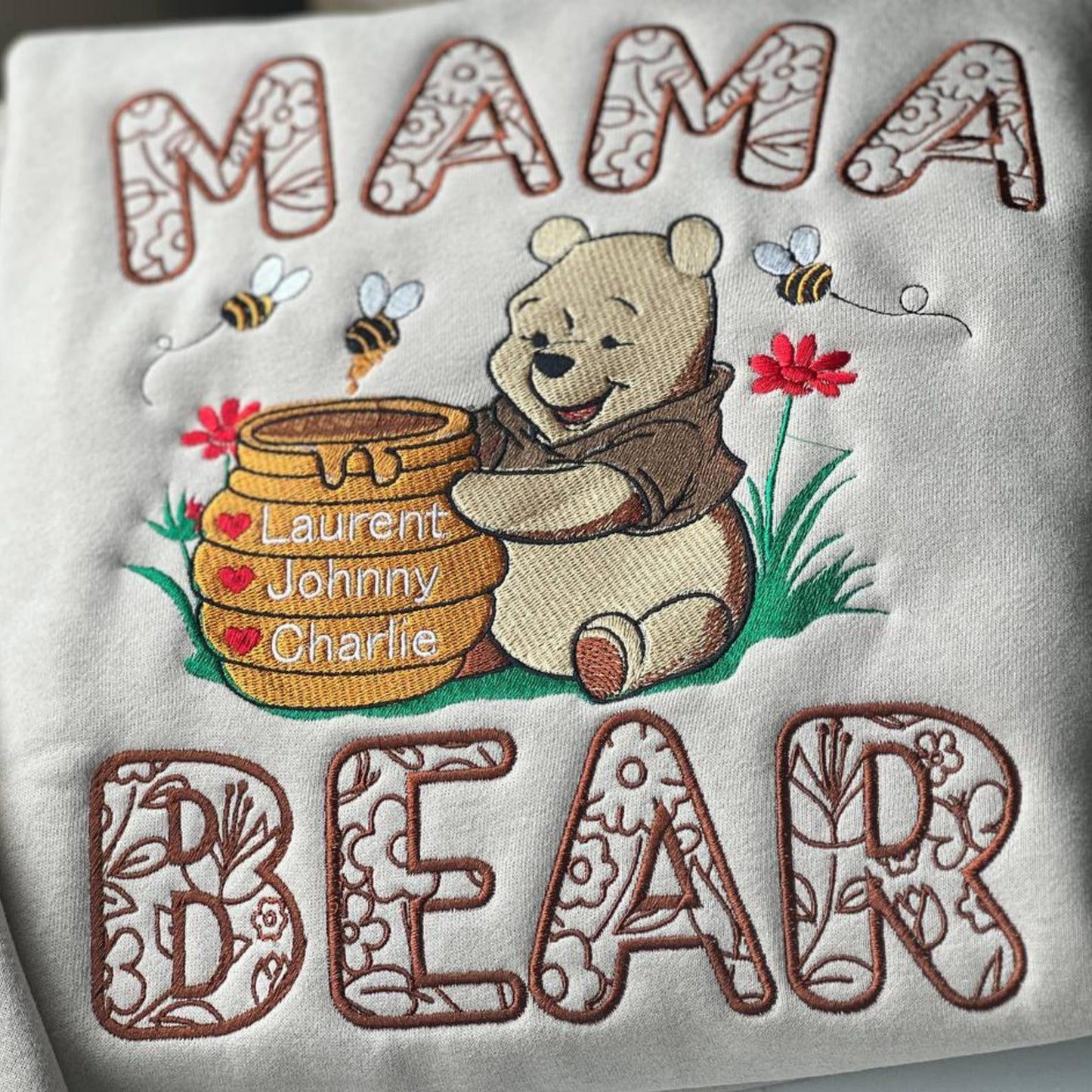 Sweat-shirt brodé personnalisé « Mama Bear » avec les noms des enfants