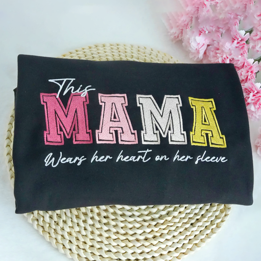 Sweat-shirt brodé personnalisé avec un cœur sur la manche : un cadeau attentionné pour maman et grand-mère