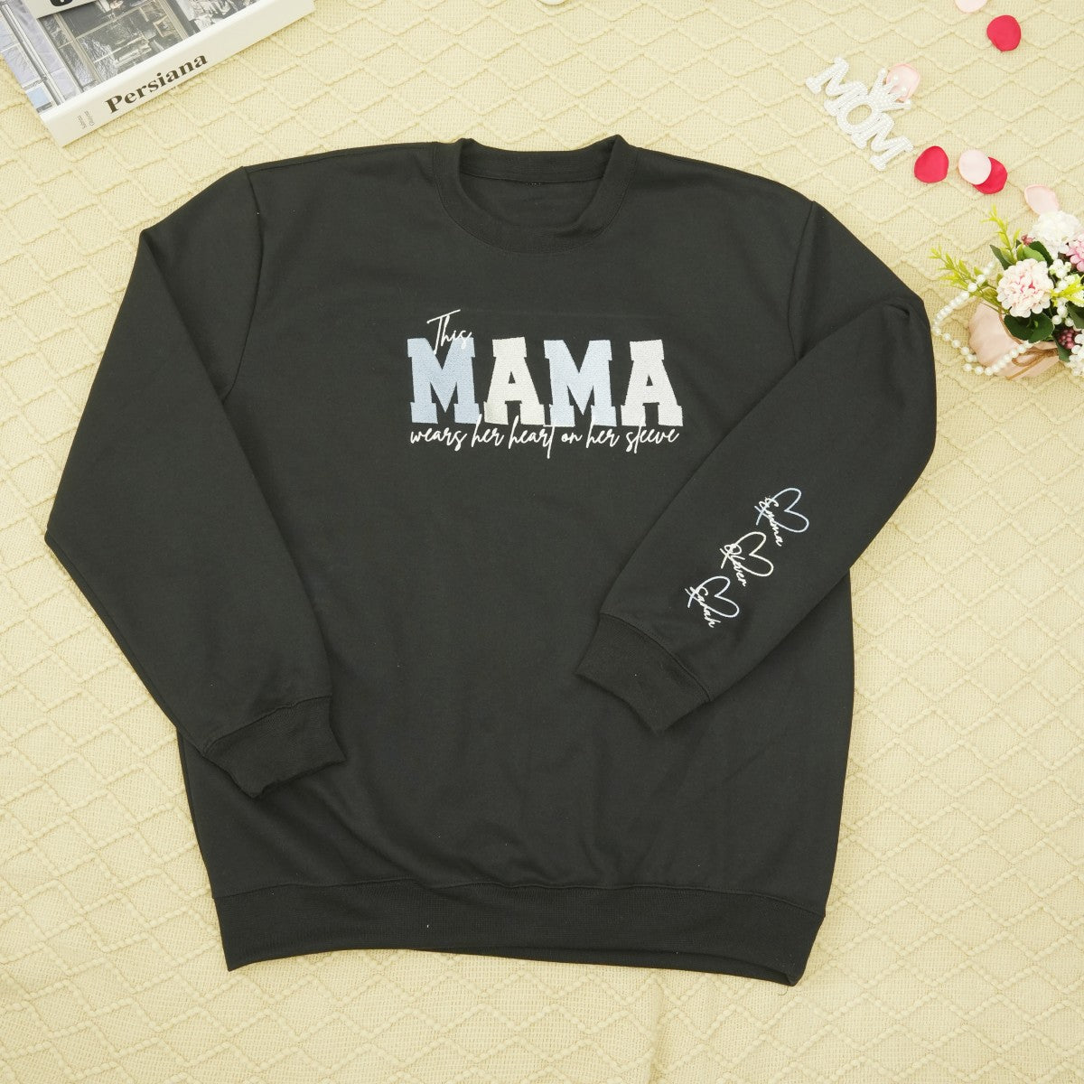 Sweat-shirt brodé personnalisé avec un cœur sur la manche : un cadeau attentionné pour maman et grand-mère