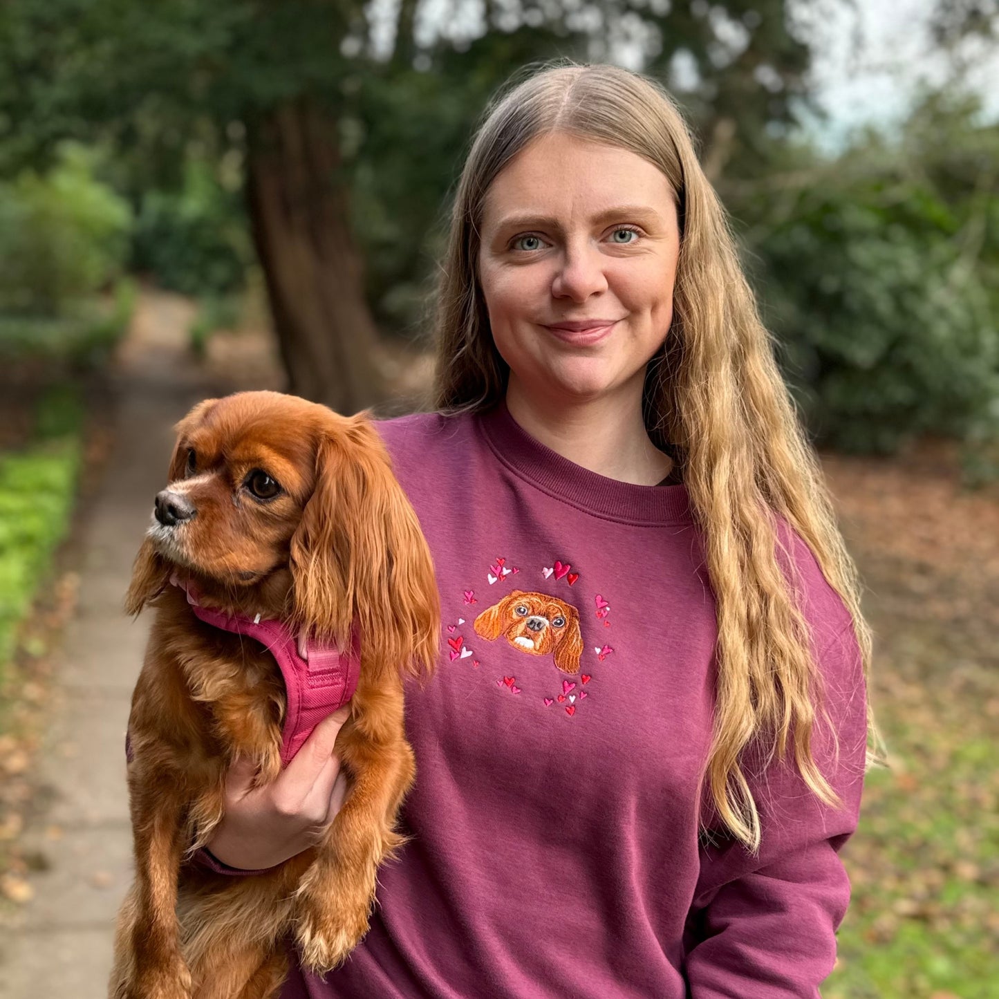 Sweat-shirt brodé avec portrait d'animal et cœurs