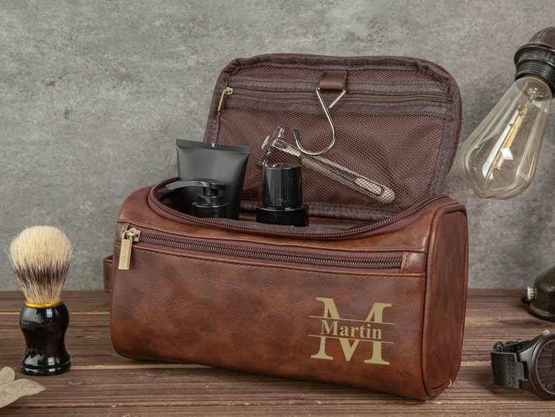 Personalized Men's Leather Toiletry Bag, Groomsmen Gifts, Engraved Dopp Kit, Christmas Gift for Him, Travel Toiletry Bag, Leather Accessory